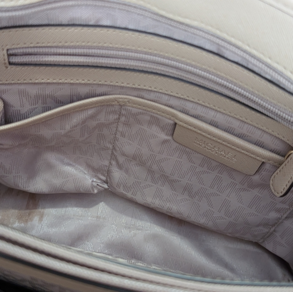 Michael Kors Jet Set Quilted Saffiano Leather Tote – Beige/Gold - Picture 9 of 16